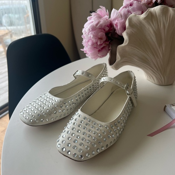 Lin Flats in white - Picture 10 of 10